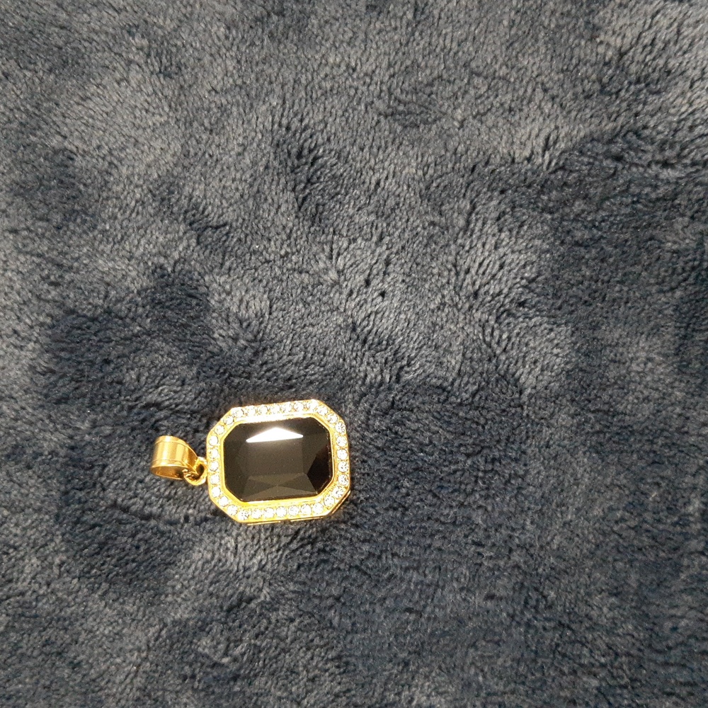 Gold and Black Pendant Necklace - Picture 5 of 5